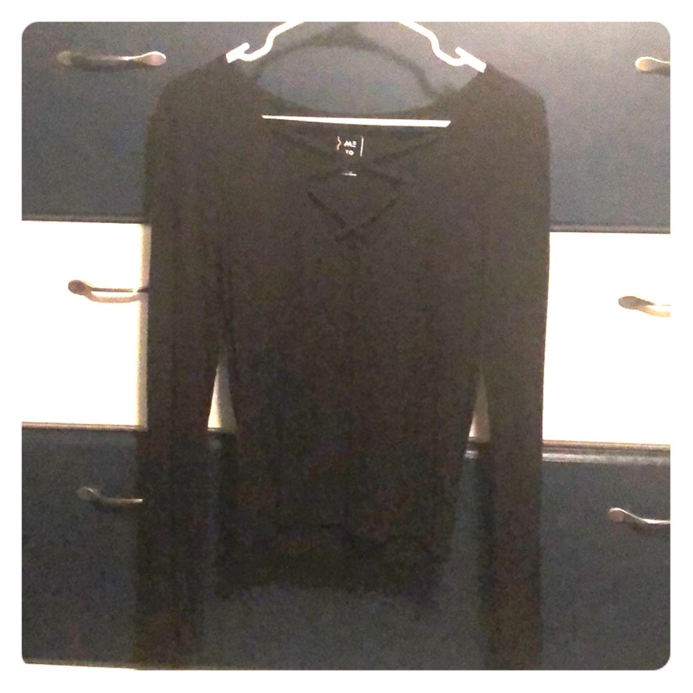 Long sleeve criss cross top